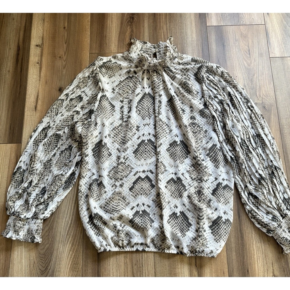 Soho Jeans Women's Sz Medium Blouse Ruffle Collar Snake Lizzard Print